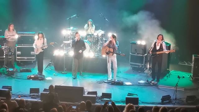 Rick Astley & Blossoms-This Charming Man + There Is A Light That Never Goes Out-O2 Forum-09/10/21 смотреть онлайн