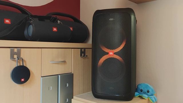 2 YEAR OLD PARTYBOX 100 - INSANE SOUND TEST ?? смотреть онлайн