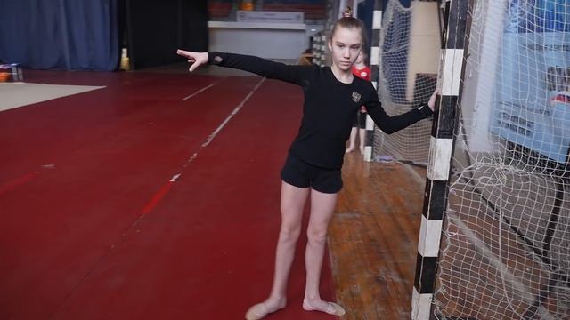 STRETCHING RHYTHMIC GYMNASTICS