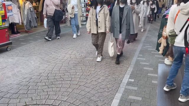 Токио. Уличная мода на Takeshita Street. 100% японского молодежного (и телом, и душой) стрит стайла смотреть онлайн