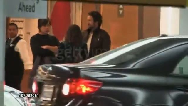 Gerard Butler leaving SoHo House in West Hollywood смотреть онлайн