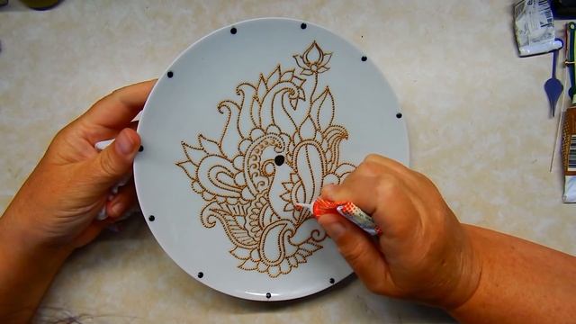 Часы на тарелке. Точечная роспись. Мастер класс.