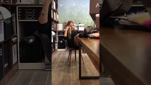 Платье-футляр с сеткой смотреть онлайн