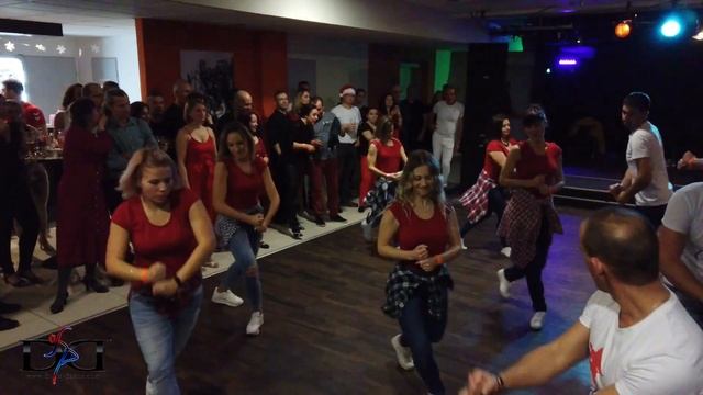 Mindenki egyért ???.Amikor SALSA vér folyik az ereinkben.Megálmodók: Baranyi Anett és Faluhelyi Tom смотреть онлайн