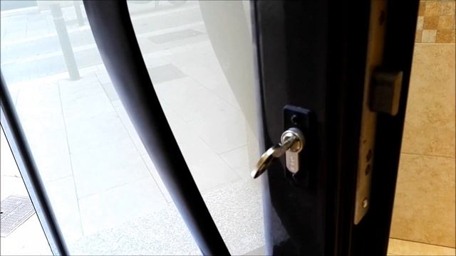 Puerta de entrada a portería Renova PR 45 gris oscuro ral 7022 con cerradura electromecánica смотреть онлайн