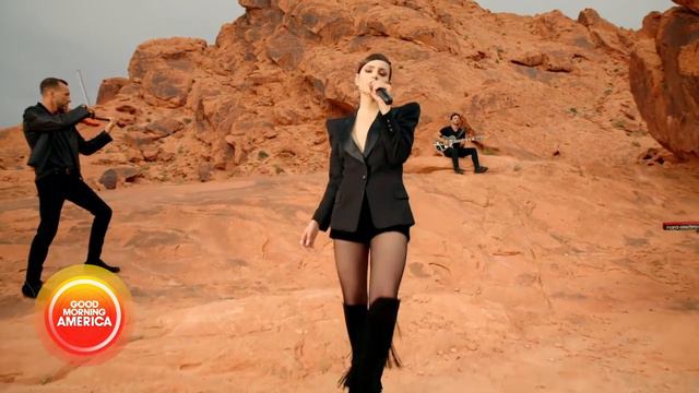 Sofia Carson performs ‘Fool’s Gold’ смотреть онлайн