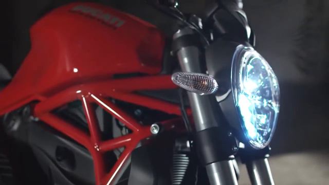 Новый Ducati Monster 821 смотреть онлайн