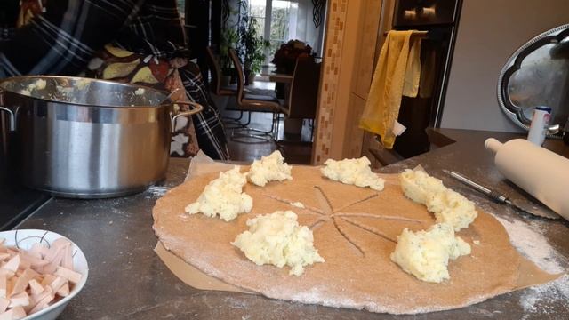 Пироги с медом и орехами