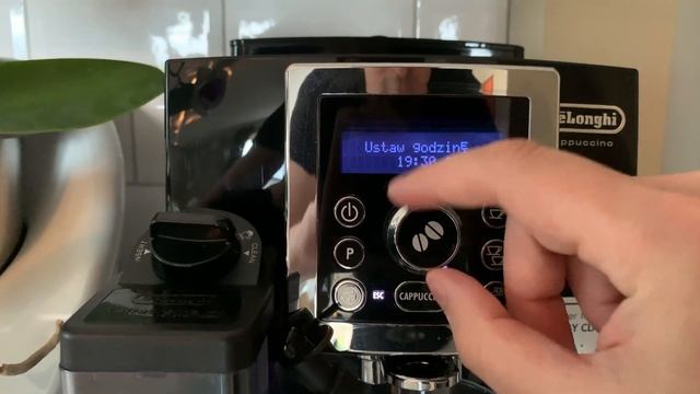 Ustawienie czasu w De'Longhi ECAM 23.460.B - Jak ustawić poprawną godzinę w ekspresie do kawy? смотреть онлайн