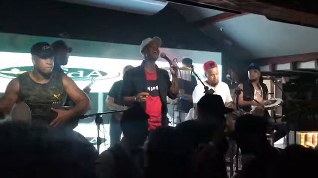 Pessimo negocio / Gr.FDA смотреть онлайн