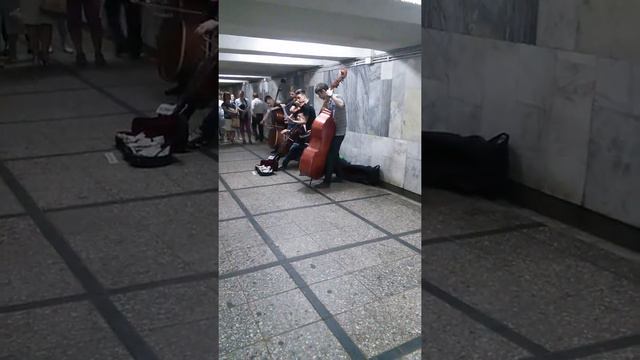 Музыканты в переходе. Минск. смотреть онлайн