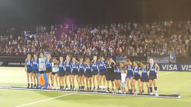 Con el título obtenido, Las Leonas se despidieron de Paraná cantando el himno nacional смотреть онлайн