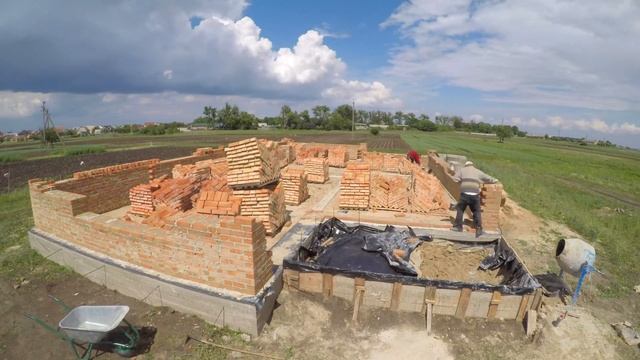 Постройка дома. Кладка день 6 смотреть онлайн