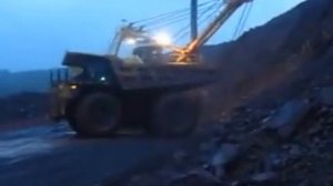 Михайловский ГОК: погрузка руды