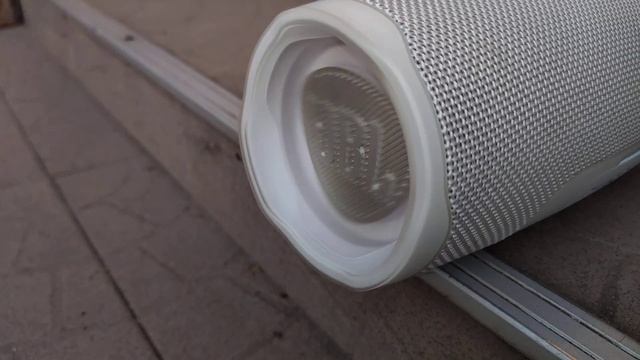 JBL CHARGE 4 LFM EXTREME BASS TEST WHITE смотреть онлайн
