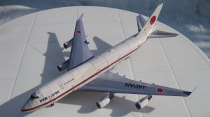 Бумажная модель Боинг-747-400 (борт №1 японского правительства). Масштаб: 1:144.