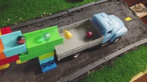 Машинки Игрушки - Самосвал, Красная Машина и Много Шариков. Манкиту