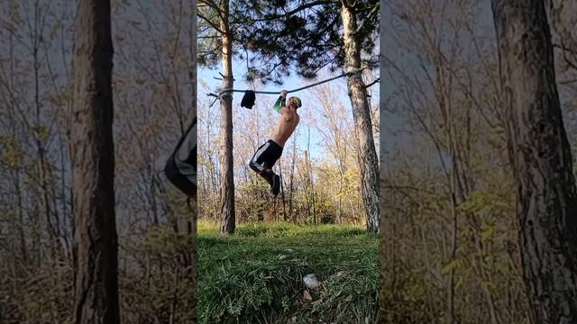 "Дикий турник": пишущая машинка + подтягивания поперечным хватом смотреть онлайн