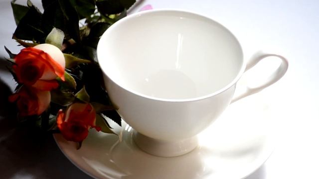 "Ароматами бархатных роз это утро разбудит тебя..." стихи от автора смотреть онлайн