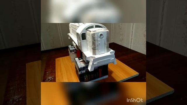 Тепловоз ТЭМ2(СССР) из картона. Кабина машиниста, лестницы. смотреть онлайн