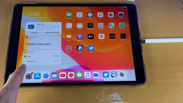 How To Connect Apple Pencil 1 to your iPad | Full Tutorial смотреть онлайн