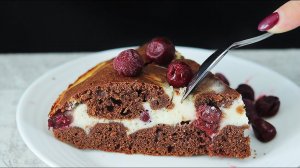 Брауни с творогом и вишней. Шоколадный пирог с творожной прослойкой и ягодами вишни