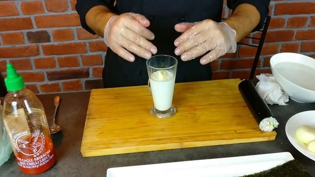 Ролл для подписчицы с тёплым, сливочно-чесночным соусом. Sushi Roll смотреть онлайн