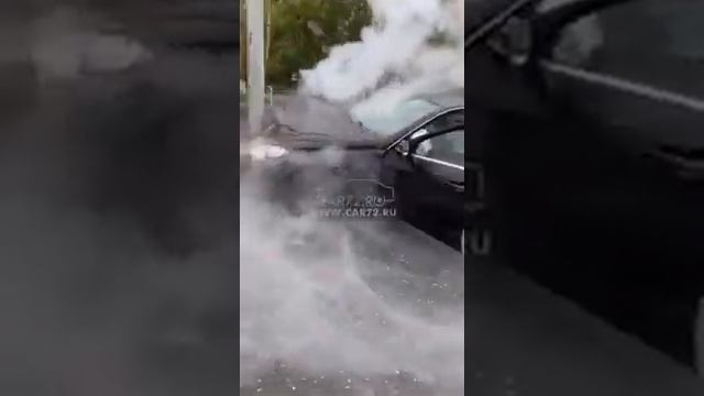 В Тюмени пьяная компания разбила мерседес смотреть онлайн