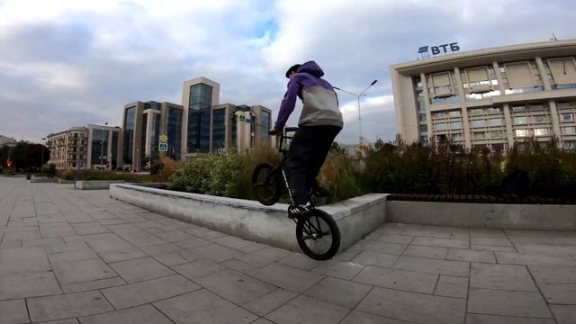 СТРИТ в центре | Катаемся на BMX в центре Москвы | смотреть онлайн