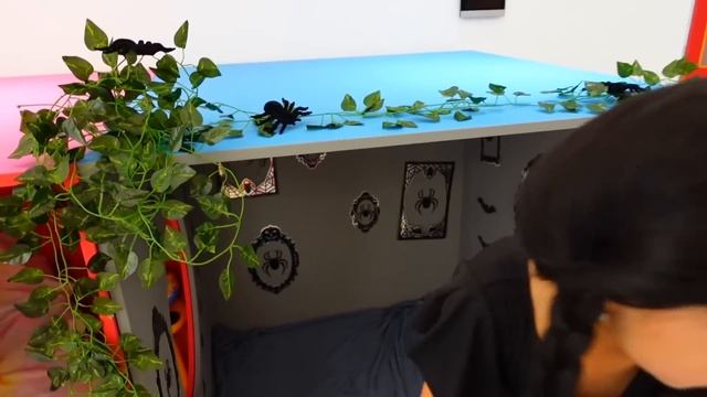 Ruby and Bonnie Wednesday vs. Enid Box Room Tour Challenge смотреть онлайн