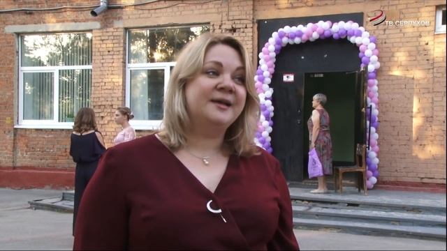 Продолжается череда выпускных вечеров из школ городского округа Серпухов смотреть онлайн
