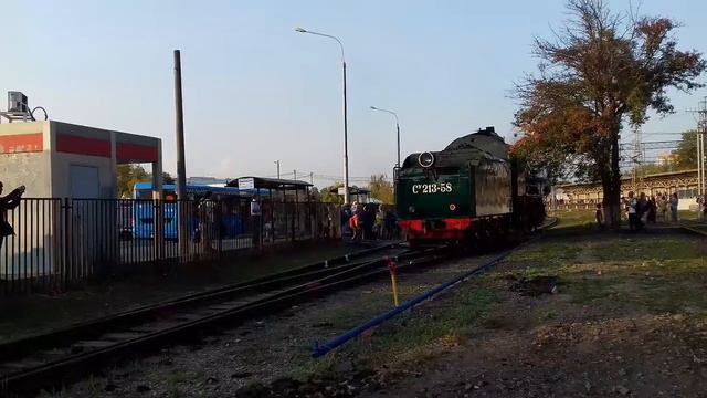 Паровоз СУ-213-58 маневрирует смотреть онлайн