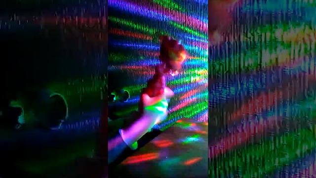 Сансет Шиммер на дискотеке смотреть онлайн