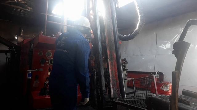 Будни Помбура вахта спуск-Подъем снаряда колонковое бурение самоходные буровые установки Хромтау К смотреть онлайн