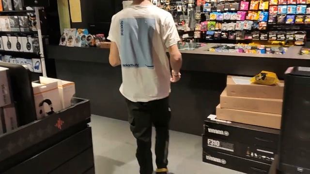 Музыкальный магазин в Черногории: Цены и выбор смотреть онлайн