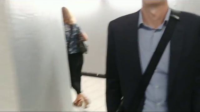 Париж.Грязные станции и старый поезд. Едем к Эйфелевой башне. смотреть онлайн