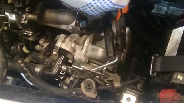 17. Регулировка зазоров в клапанах двигателя HONDA PCX 150 рестайл смотреть онлайн