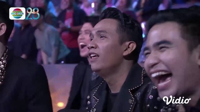 Ekspresinya Itu Loh!! Gilang Ft Rina Nose "Gerimis Melanda Hati" Ala Pasangan Romantis Fildan-Lesti смотреть онлайн