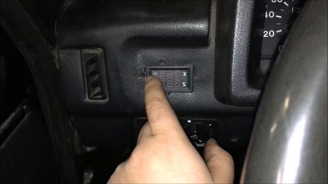 Вольтметр и датчик температуры улицы! смотреть онлайн