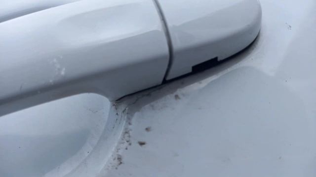 Как открыть автомобиль с безключеным доступом если сел  акамулятор.Фольцваген Тигуан.