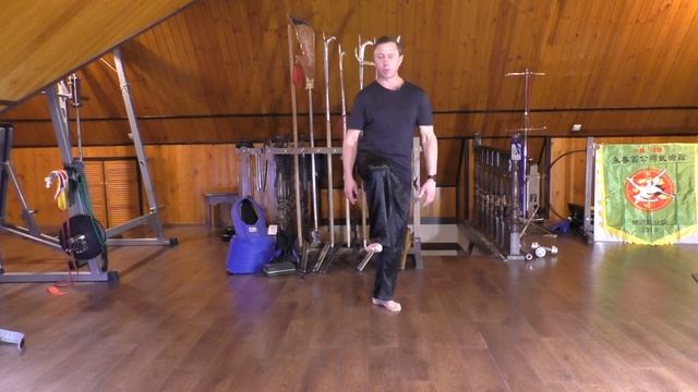 Урок 115 Продолжаем "секреты" в кунг фу- основы ударов ногами .Lesson 115 the basics of kicking. смотреть онлайн