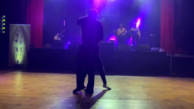 Boogie Woogie Dance by Thomas & Sophie смотреть онлайн