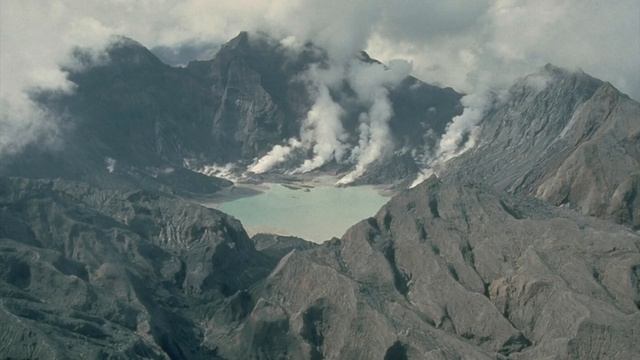Pinatubo Volcano Eruption Update; Explosive Eruption Occurs, Tall Ash Plume смотреть онлайн