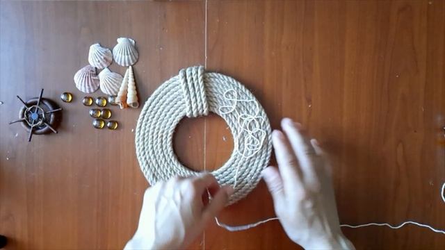 Интерьерный венок с ракушек в морском стиле смотреть онлайн