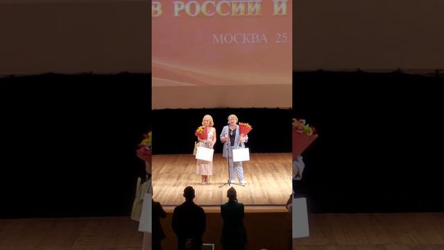 Лидер Famall Network & Greenleaf Светлана Опалева Директор, признание на сцене в Москве 25.07.2022 смотреть онлайн