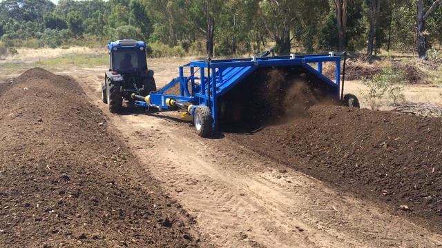 True Blue Composter - 3.5 metre towable смотреть онлайн