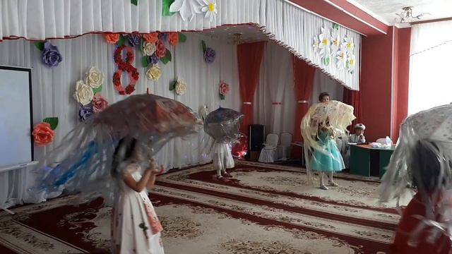 Танец Медуз на празднике 8 марта в детском саду смотреть онлайн