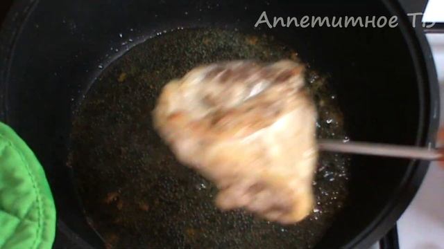 ПОДСЕЛА НА ЭТОТ РЕЦЕПТ! Курица на сковороде, тушеная в сметанном соусе по-кабардински. смотреть онлайн