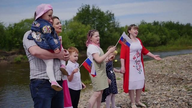 "Гимн России" Семейный ансамбль смотреть онлайн