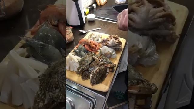 Варим Средиземноморского краба с морепродуктами: смотреть онлайн